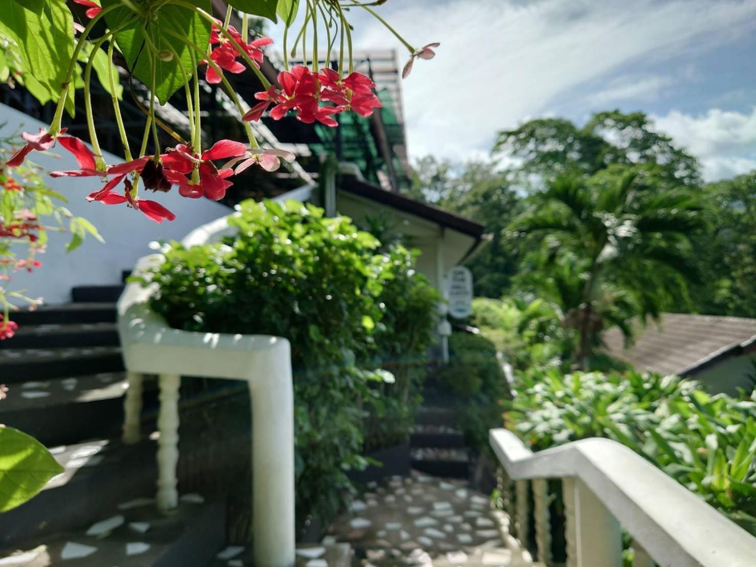 On The Hill Karon Resort Exterior foto
