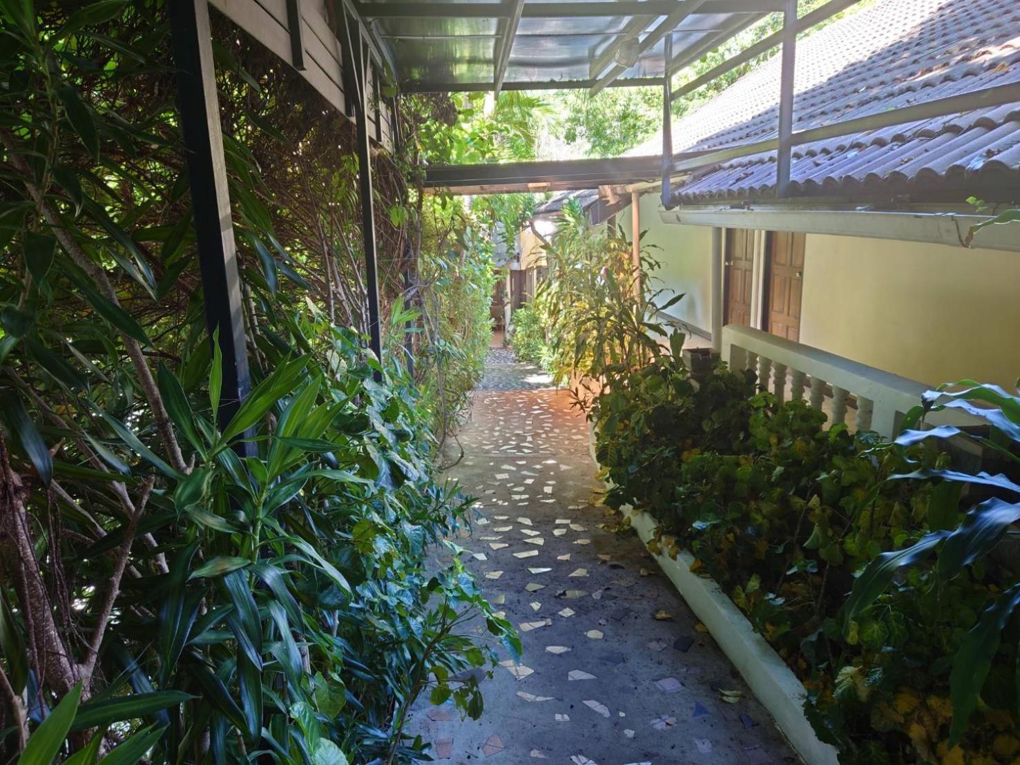 On The Hill Karon Resort Exterior foto